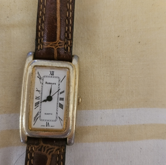 Bundle of used watches,untested.2 Citizen w/books,2 Aigner,etc. - Picture 11 of 16